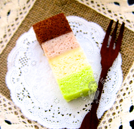bolu kukus pelangi (steamed rainbow sponge cake ~ egg white version) 蒸彩虹海绵蛋糕 ～蛋白版