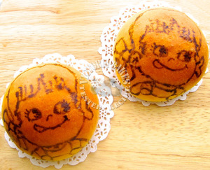 hand-painted peko custard sweet buns 牛奶妹奶黄小餐包  (‘∀’●)♡